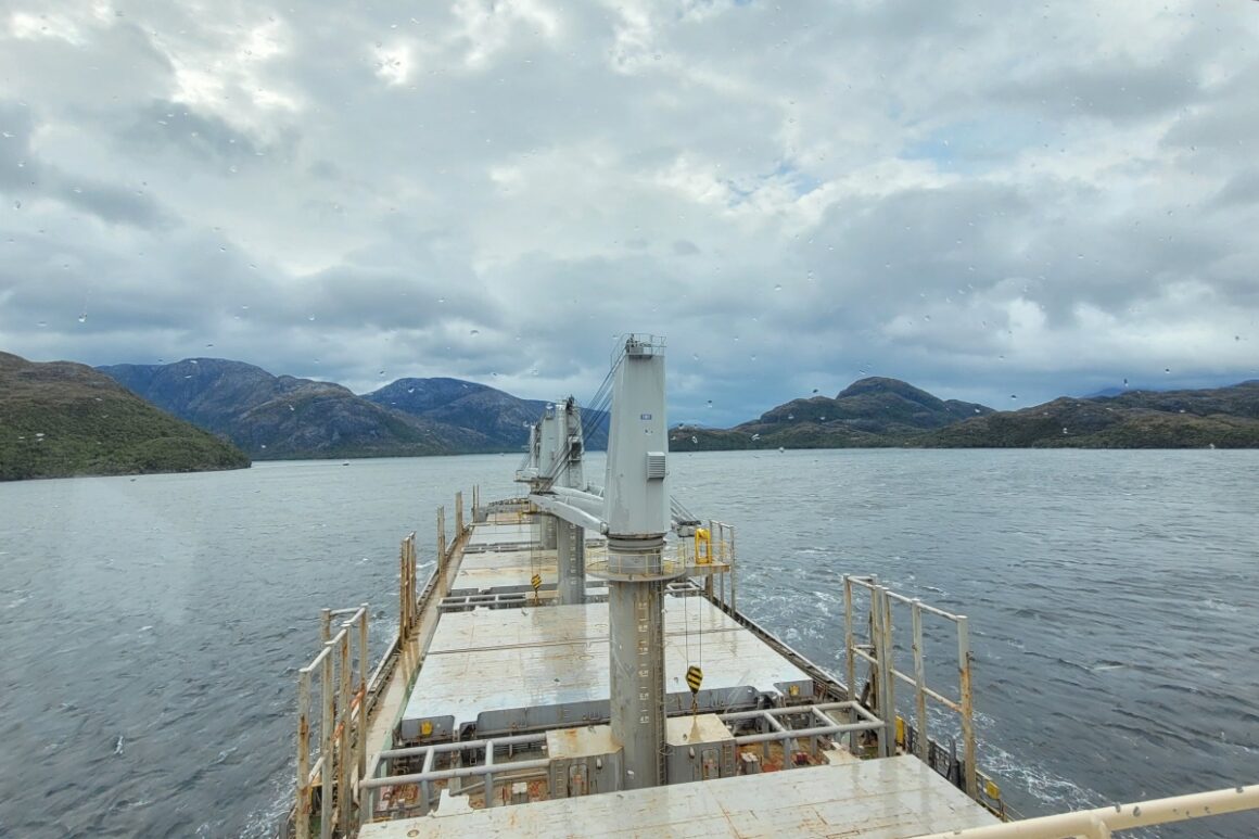 ASCO's Murovdag crossed the Strait of Magellan for the first time.