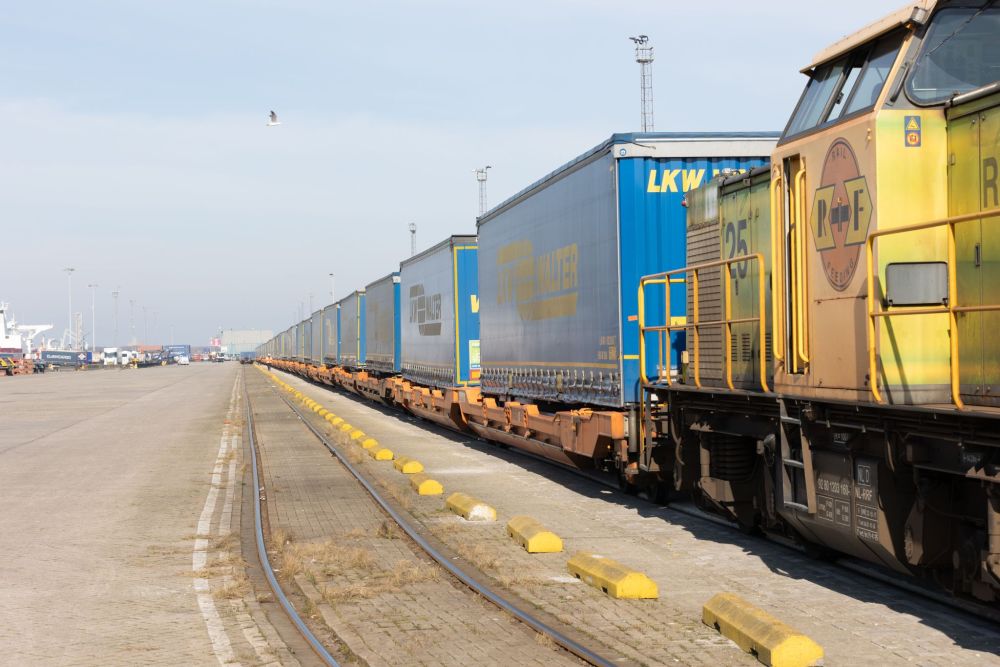 Rail Freightliner companies cooperate on a new intermodal service between Rotterdam and Rzepin. Freightliner companies cooperate on a new intermodal service between Rotterdam and Rzepin.