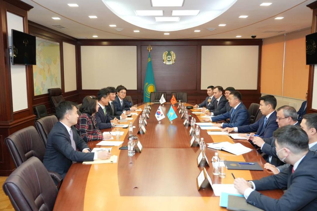 Kazakhstan and LX Pantos signed a memorandum of cooperation.