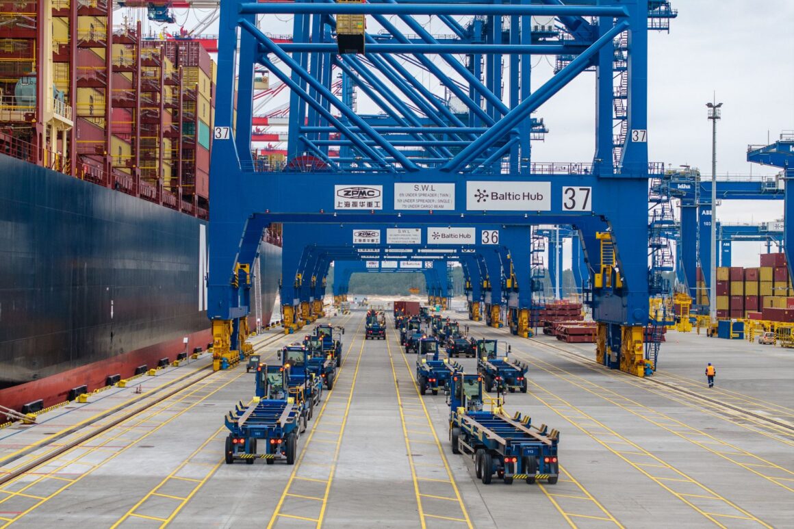 Sea Baltic Hub has started test transshipment at the new terminal T3. Baltic Hub has started test transshipment at the new terminal T3.