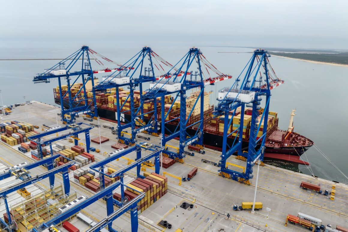 Sea Baltic Hub has started test transshipment at the new terminal T3. Baltic Hub has started test transshipment at the new terminal T3.