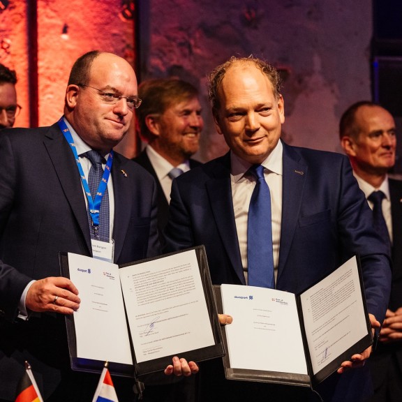 ondertekeningduisburg_hydrogen_portofamsterdam_website