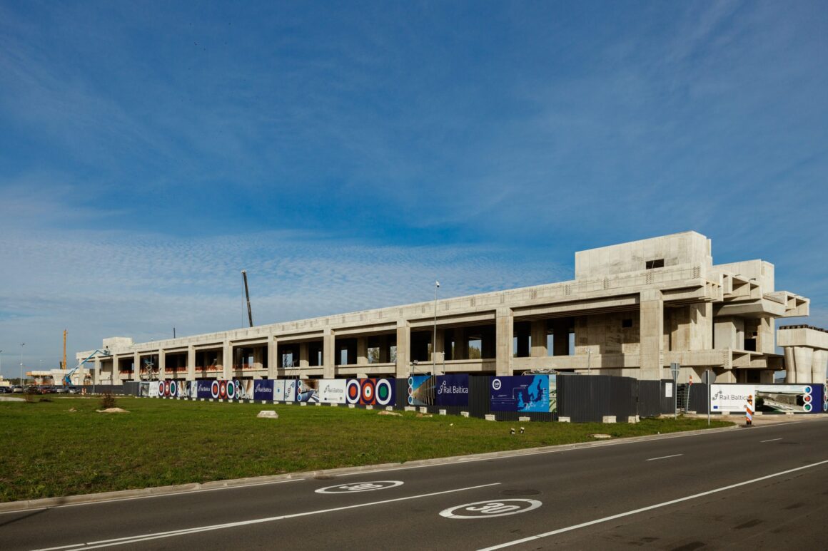 Rail Baltica continues construction of viaducts near Riga Airport.