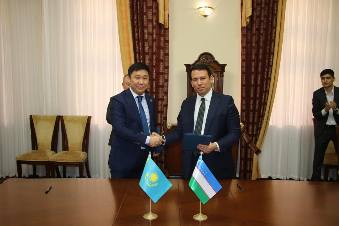 Rail Kazakhstan and Uzbekistan strengthen cooperation in rail transport. Kazakhstan and Uzbekistan strengthen cooperation in rail transport.