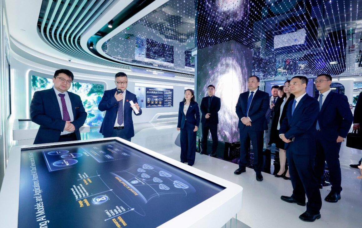 Rail Huawei and KTZ to launch LTE-R network on Trans-Kazakhstan railway corridor. Huawei and KTZ to launch LTE-R network on Trans-Kazakhstan railway corridor.