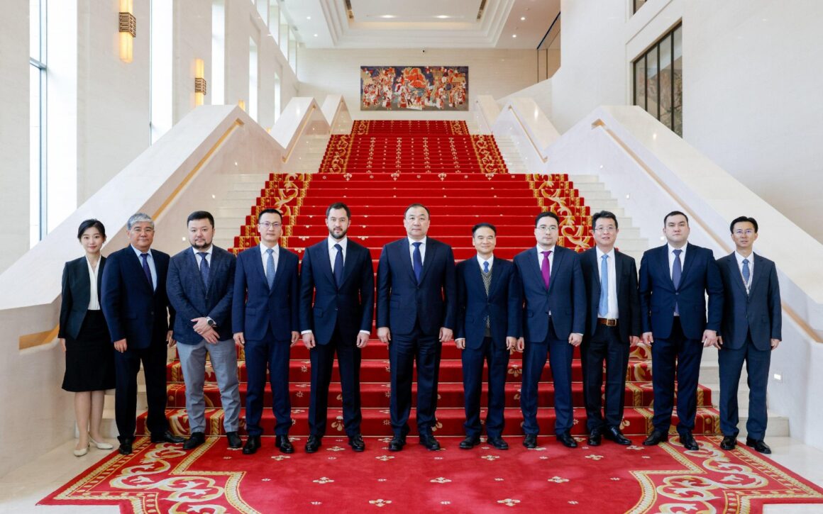 Rail Huawei and KTZ to launch LTE-R network on Trans-Kazakhstan railway corridor. Huawei and KTZ to launch LTE-R network on Trans-Kazakhstan railway corridor.