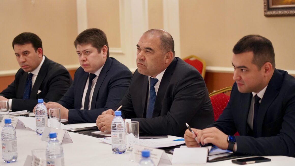 Rail Kazakhstan and Uzbekistan strengthen cooperation in the field of logistics. Kazakhstan and Uzbekistan strengthen cooperation in the field of logistics.