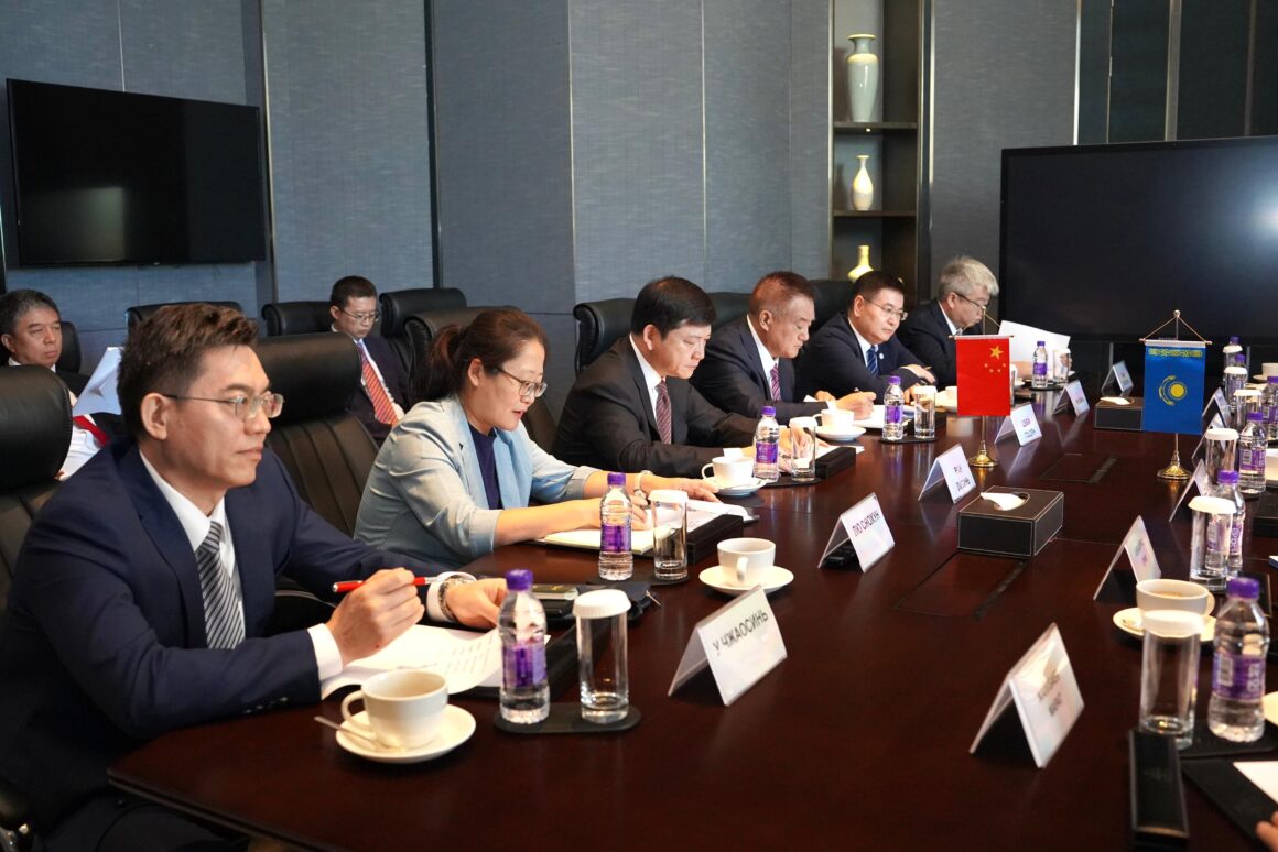 KTZ and China Railways strengthen cooperation on developing transit routes.