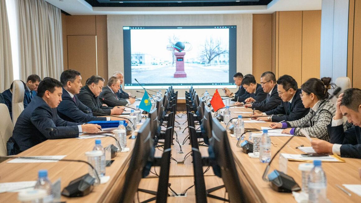 KTZ and Urumqi Railway discussed the development of transportation at the Dostyk-Alashankou border crossing.