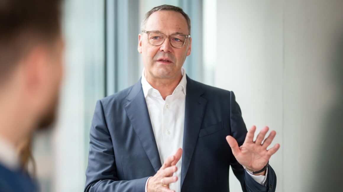 header-im-interview-cargo-chef-bernhard-osburg-data-1160×649-1